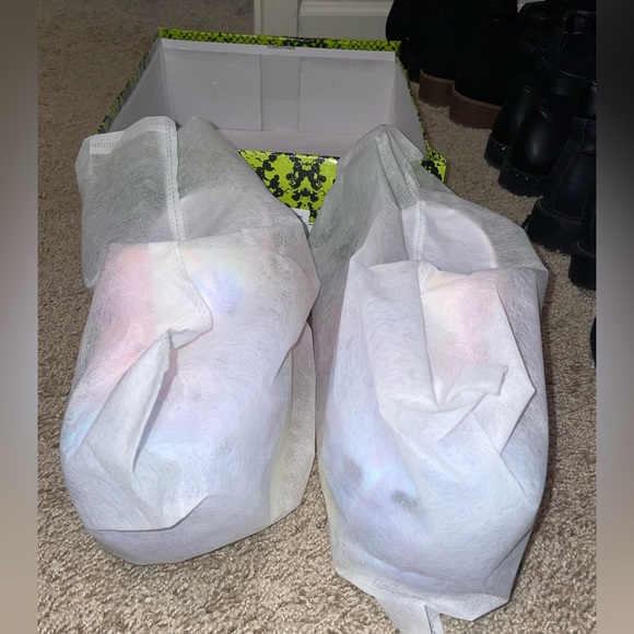 Cape Robbin Platform Crocs NWT - Picture 6 of 9